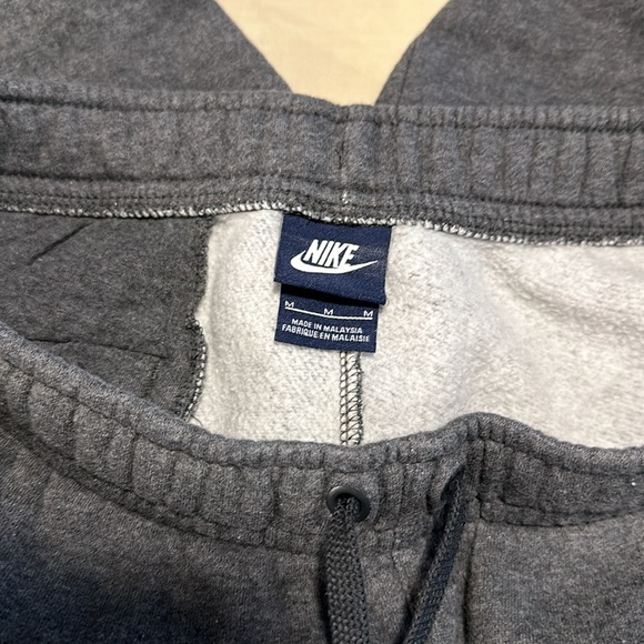 Nike, Size Medium, Grey - Picture 5 of 8